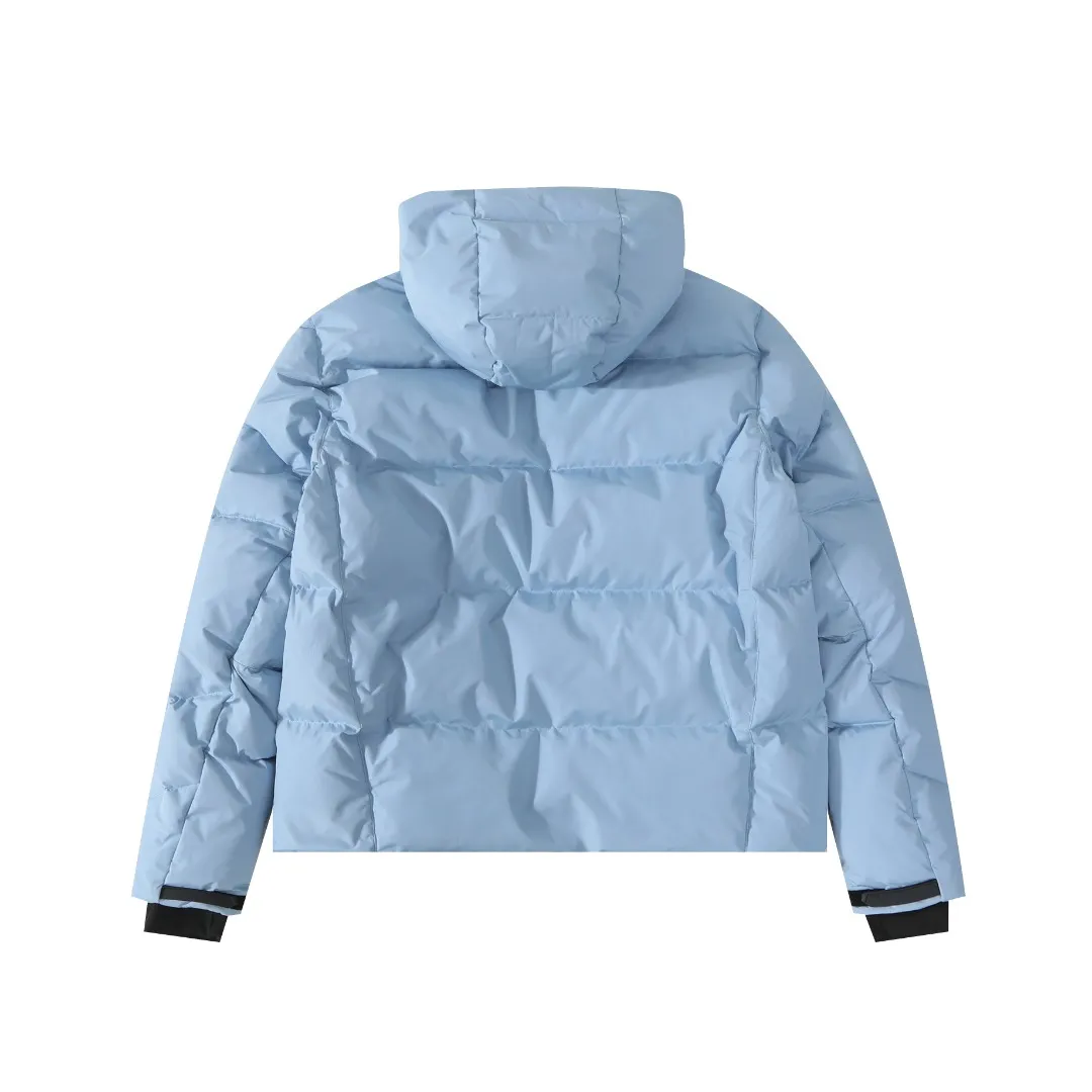 P680 #R58 Ralph Lauren/Ralph Lauren classic new down jacket jacket with detachable hood extra thick plush down jacket men's top "Thousands of stitches of electric embroidery, the logo is like a work of art" The imported Barudan embroidery machine is used to carve the classic polo logo with precision electric embroidery technology. Each letter is full and three-dimensional, with clear details, making it the "most expensive embroidered logo" on the down jacket, highlighting its extraordinary status. "75% national standard high-quality white duck down, light and heat-locking" is filled with 75% high-quality white duck down, which is light and pressure-free, but has excellent warmth retention. After compression, it can quickly rebound and become fluffy, say goodbye to bloat, embrace unburdened warmth, and face the cold winter without timidity. "Technical fabrics that protect against cold and wind and rain" · Long-lasting fluffy and non-stiffening, consistent thermal performance · 400T high-density gallbladder + pinhole retraction technology, completely say goodbye to velvet · Windproof and waterproof matte fabric with adjustable hem, easy to deal with bad weather "Five colors come together to interpret diverse styles" · White: pure first snow, fresh and versatile · Black: classic without limits, calm and atmospheric · Navy blue: low-key and elegant, suitable for both business and leisure · Sky blue: bright and healing, brightening up dull winter days · Khaki: retro and gentle, the first choice for urban wanderers "The details are authentic, the texture is everywhere" The original electroplated YK zipper is smooth and durable, the detachable hood can be worn multiple times, and the original hangtag and washable label ensure authentic quality. The same design for men and women makes it easy to control whether it is used as a couple's outfit or to create personal style, making it an indispensable fashion equipment this winter.  Color: Black, Navy, Khaki, White, Sky Blue Size: S M L